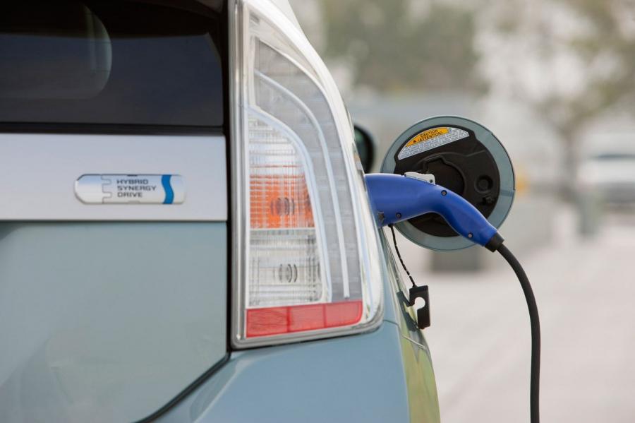  Toyota Prius Plug-In Hybrid 2012 года  (фото 4 из 75)